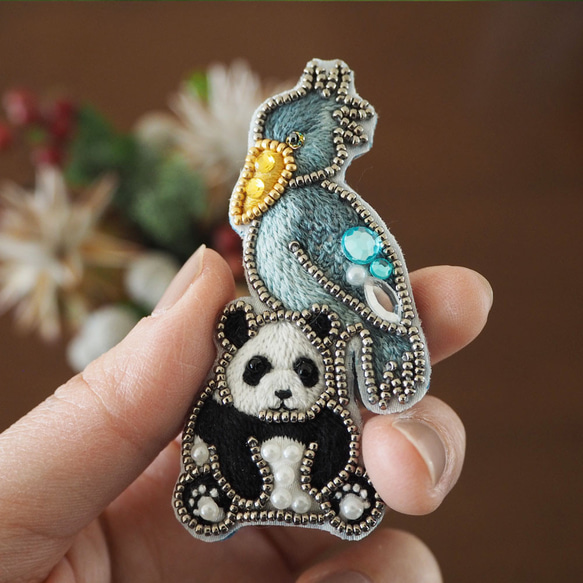 平成の人気者＊ハシビロコウ×パンダ ビーズ刺繍ブローチ＊ ブローチ