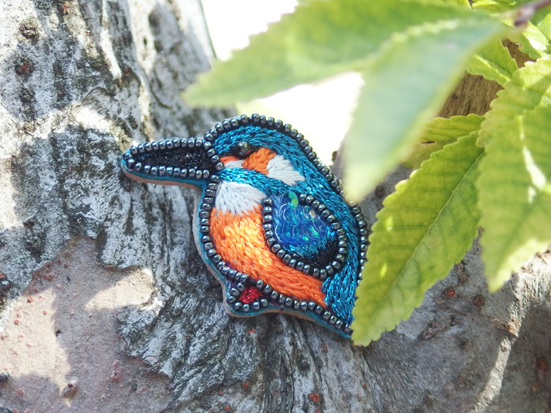 うさこ ビーズ 刺繍ブローチ ハンドメイドアクセサリー 受注製作＊ビーズ刺繍ブローチ【うさこさん/ホワイトタイプ