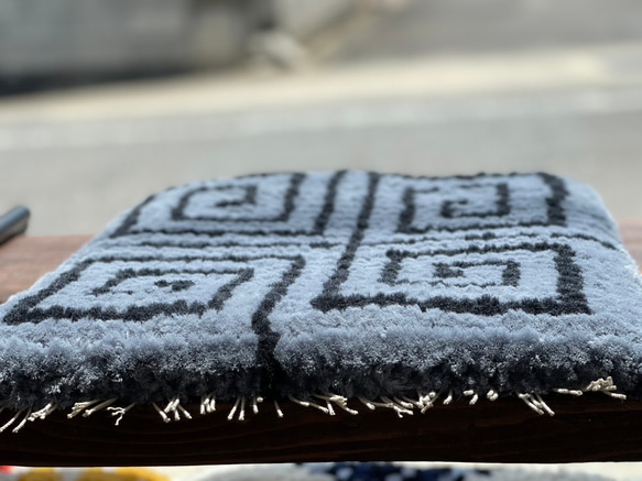 ノッティング織り椅子敷 座布団  雷紋 4枚目の画像