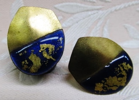 紺水・金箔・金（七宝ネジバネ式イヤリング）・CE-274 3枚目の画像