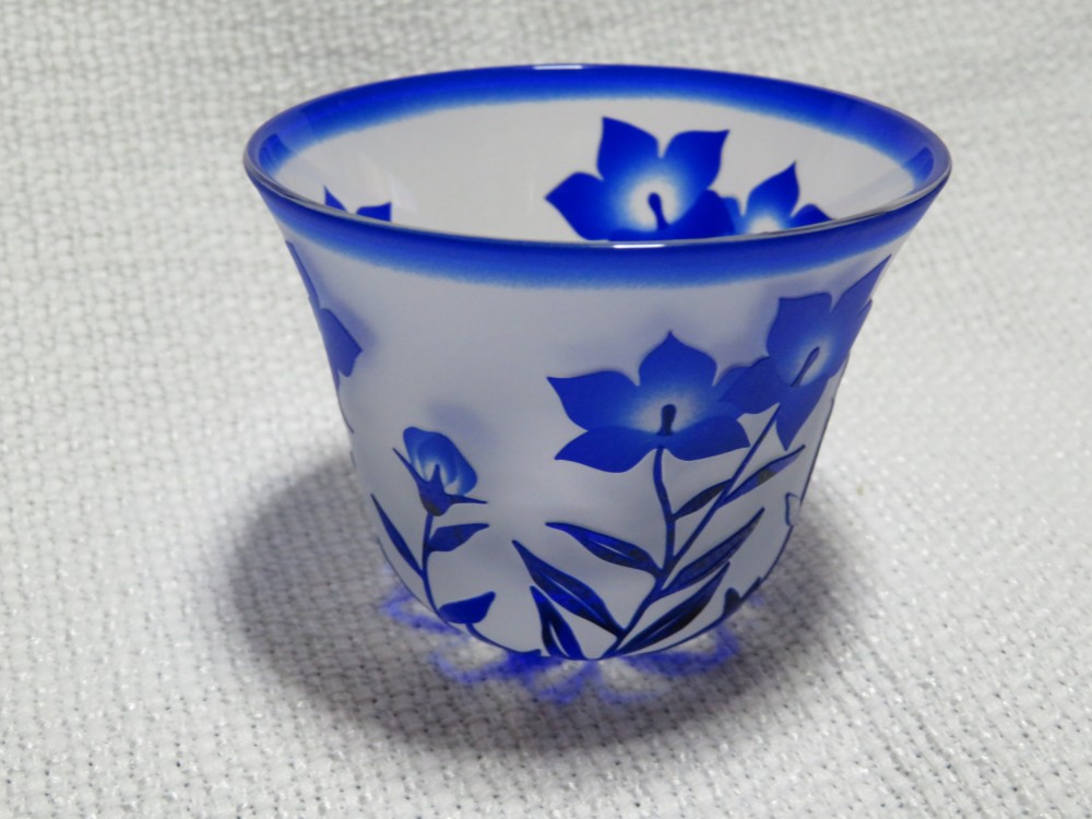 桔梗模様のぐい呑み