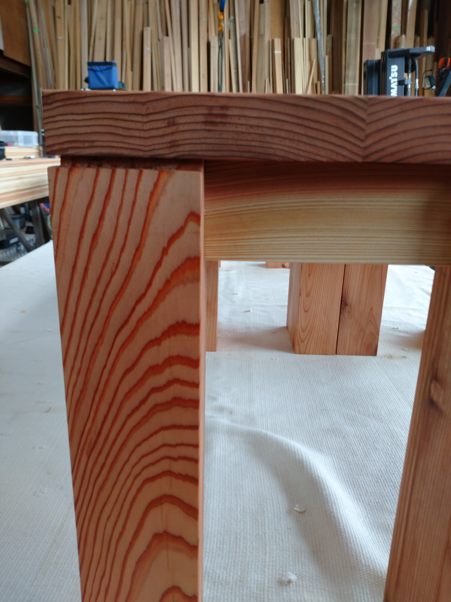 大工のつくった　杉のベンチ