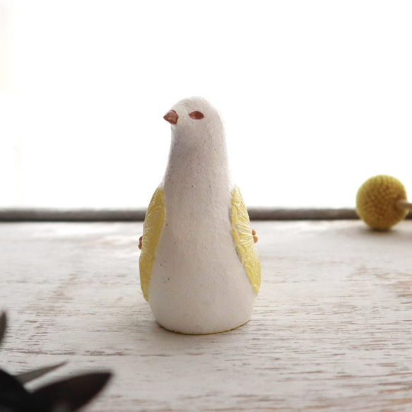 陶置物 幸せ運ぶ白い鳥 アンティーク風仕上げ／パステルレモン6 お花 リニューアル 5枚目の画像