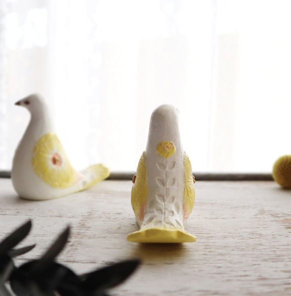 陶置物 幸せ運ぶ白い鳥 アンティーク風仕上げ／パステルレモン6 お花 リニューアル 7枚目の画像
