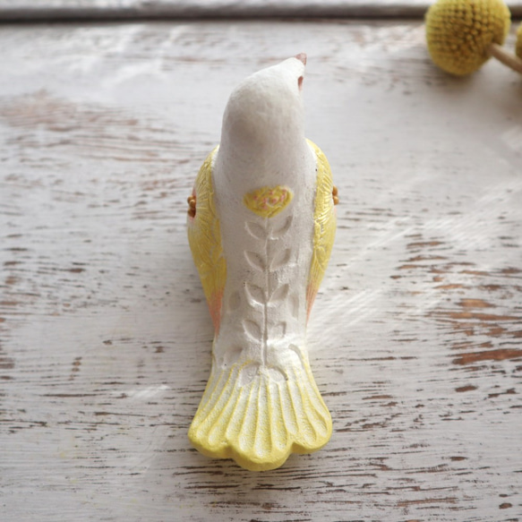 陶置物 幸せ運ぶ白い鳥 アンティーク風仕上げ／パステルレモン6 お花 リニューアル 9枚目の画像