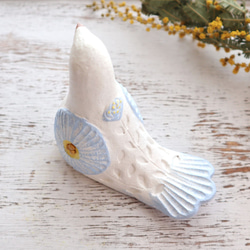 陶置物 幸せ運ぶ白い鳥 アンティーク風仕上げ／パステルマリン8 お花 8枚目の画像