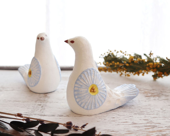 陶置物 幸せ運ぶ白い鳥 アンティーク風仕上げ／パステルマリン8 お花 9枚目の画像
