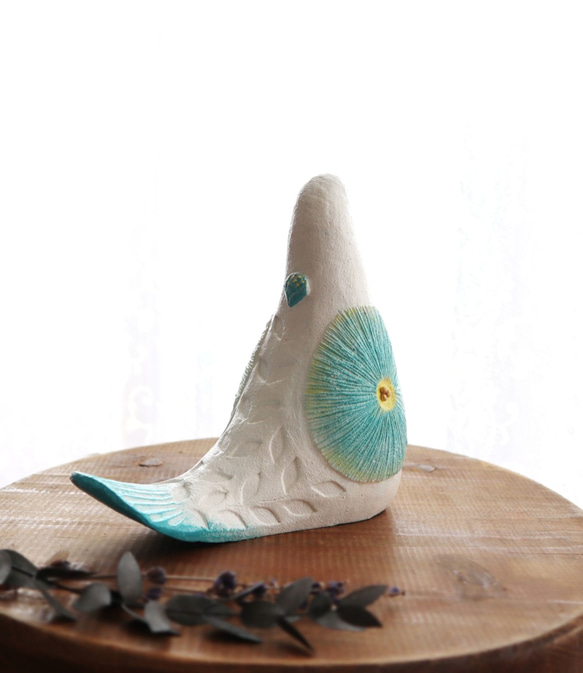 陶置物 幸せ運ぶ白い鳥 アンティーク風仕上げ 【特大サイズ 】 ターコイズ お花 6枚目の画像