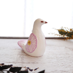 陶置物 幸せ運ぶ白い鳥 アンティーク風仕上げ／パステルライラック6 お花　 2枚目の画像