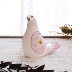 陶置物 幸せ運ぶ白い鳥 アンティーク風仕上げ／パステルライラック6 お花　 3枚目の画像