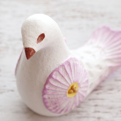 陶置物 幸せ運ぶ白い鳥 アンティーク風仕上げ／パステルライラック6 お花　 6枚目の画像