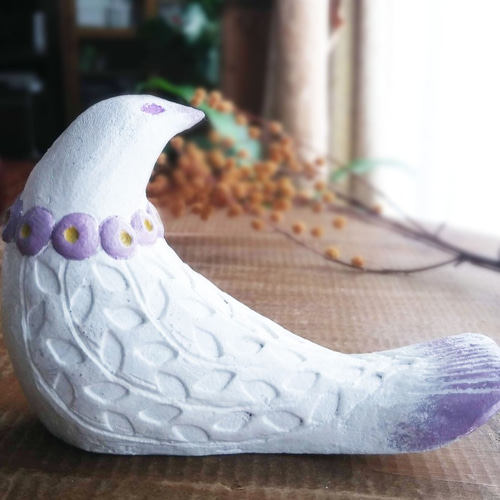 陶器製の白い鳥の置物