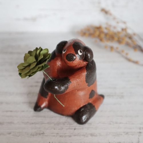 陶の子犬の置物