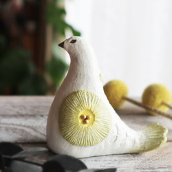 陶置物 幸せ運ぶ白い鳥 アンティーク風仕上げ／パステルオリーブ　お花 一点物！ 6枚目の画像