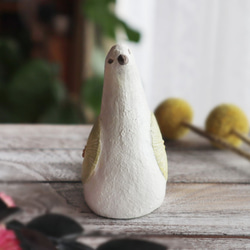 陶置物 幸せ運ぶ白い鳥 アンティーク風仕上げ／パステルオリーブ　お花 一点物！ 7枚目の画像