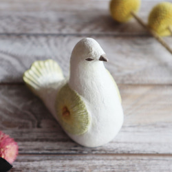 陶置物 幸せ運ぶ白い鳥 アンティーク風仕上げ／パステルオリーブ　お花 一点物！ 8枚目の画像