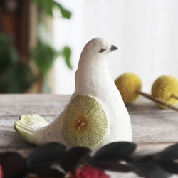 陶置物 幸せ運ぶ白い鳥 アンティーク風仕上げ／パステルオリーブ　お花 一点物！ 9枚目の画像