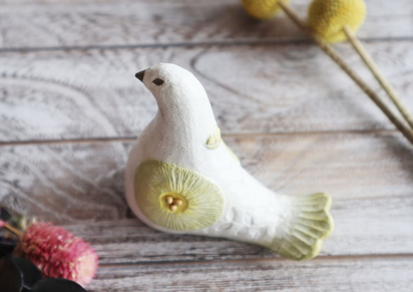 陶置物 幸せ運ぶ白い鳥 アンティーク風仕上げ／パステルオリーブ　お花 一点物！ 10枚目の画像