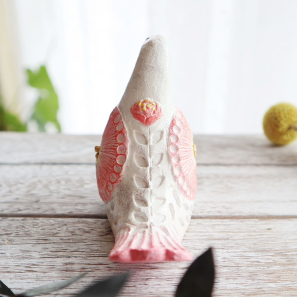 陶置物 幸せ運ぶ白い鳥 アンティーク風仕上げ／ローズピンク　新色　お花 一点物！ 「Creema限定」 6枚目の画像