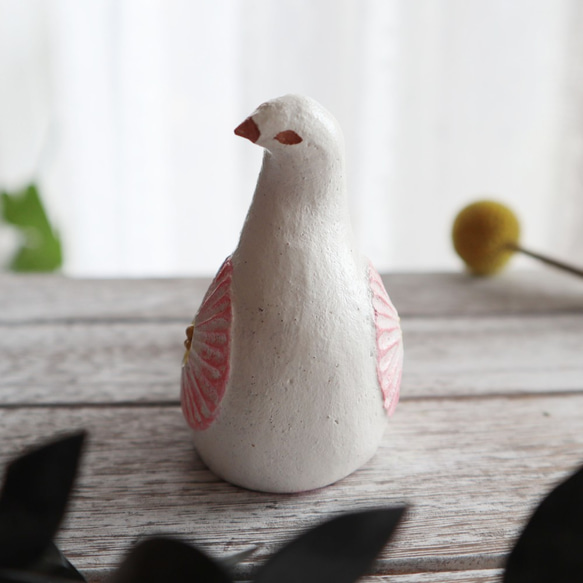 陶置物 幸せ運ぶ白い鳥 アンティーク風仕上げ／ローズピンク2　新色　お花 一点物！ 「Creema限定」 2枚目の画像