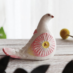 陶置物 幸せ運ぶ白い鳥 アンティーク風仕上げ／ローズピンク2　新色　お花 一点物！ 「Creema限定」 3枚目の画像