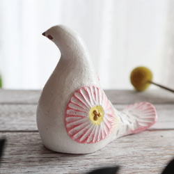 陶置物 幸せ運ぶ白い鳥 アンティーク風仕上げ／ローズピンク2　新色　お花 一点物！ 「Creema限定」 4枚目の画像