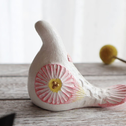 陶置物 幸せ運ぶ白い鳥 アンティーク風仕上げ／ローズピンク2　新色　お花 一点物！ 「Creema限定」 6枚目の画像