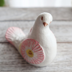 陶置物 幸せ運ぶ白い鳥 アンティーク風仕上げ／ローズピンク2　新色　お花 一点物！ 「Creema限定」 10枚目の画像