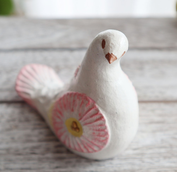 陶置物 幸せ運ぶ白い鳥 アンティーク風仕上げ／ローズピンク2　新色　お花 一点物！ 「Creema限定」 10枚目の画像