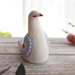 陶置物 幸せ運ぶ白い鳥 アンティーク風仕上げ／パステルマリン8 2枚目の画像
