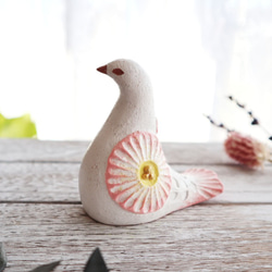 【受注制作】陶置物 幸せ運ぶ白い鳥 アンティーク風仕上げ／パステルピーチ3 1枚目の画像