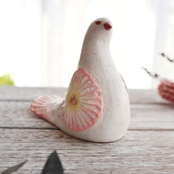 【受注制作】陶置物 幸せ運ぶ白い鳥 アンティーク風仕上げ／パステルピーチ3 7枚目の画像