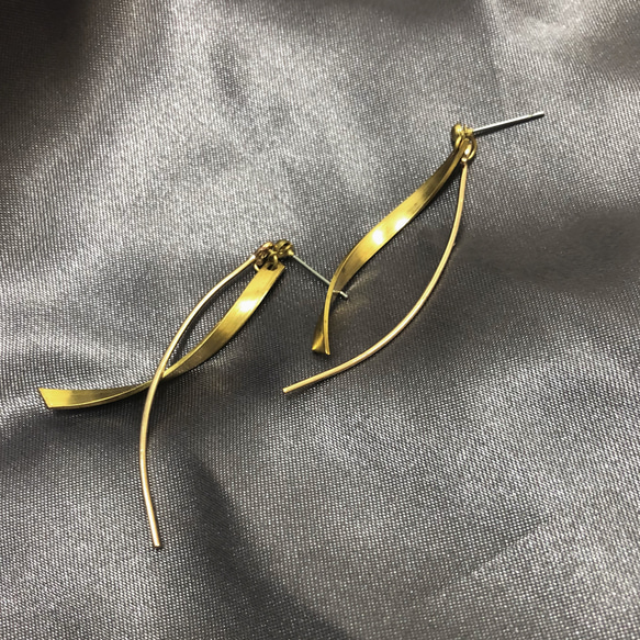 弧線交織黃銅耳環 第2張的照片