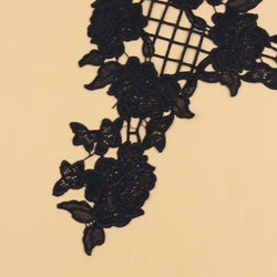 ブラックフラワー刺繍モチーフ　27.5cmx29cm 3枚目の画像