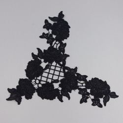 ブラックフラワー刺繍モチーフ　27.5cmx29cm 6枚目の画像