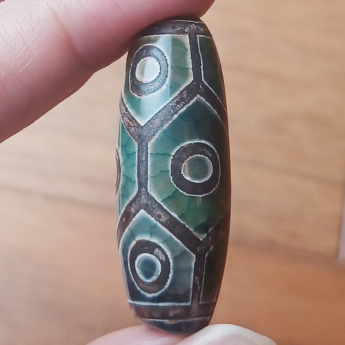 チベット 亀甲九眼天珠 ビーズ momobeabh 通販 12585514｜Creema(クリーマ) 