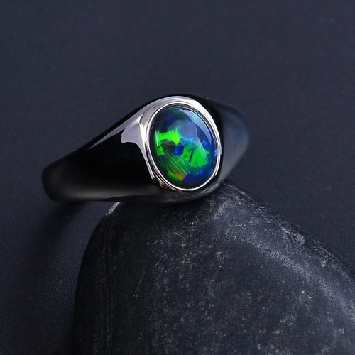 オランダカイウのリング - 光を受けると優雅に輝く　R433 オランダカイウのリング - 光を受けると優雅に輝く R433 | iichi