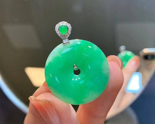 翡翠平安こう作りました。展示用です 796 受注制作 ミャンマー産天然 本翡翠 玉壁 平安御守り18金