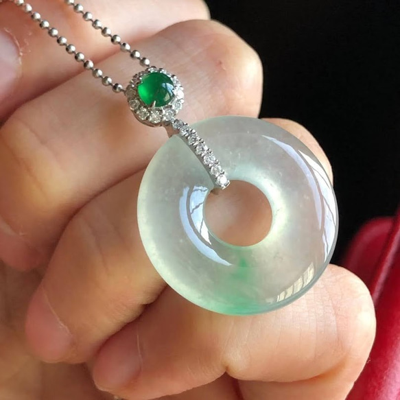 本翡翠k18、天然ダイヤモンド氷種平安玉璧ネックレストップ