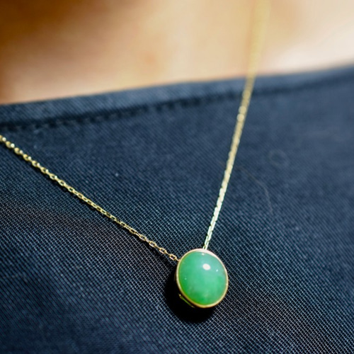 翡翠ペンダントトップ　グリーン　K18　ヴィンテージ 翡翠 (ヒスイ) × K18YG ペンダントトップ『HEDGEROW』グリーン翡翠