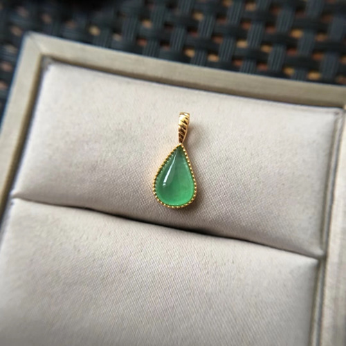 k18 本翡翠 氷種翡翠 ペンダント トップ ダイヤモンド付き k18 本翡翠 氷種翡翠 ペンダント トップ ダイヤモンド付き
