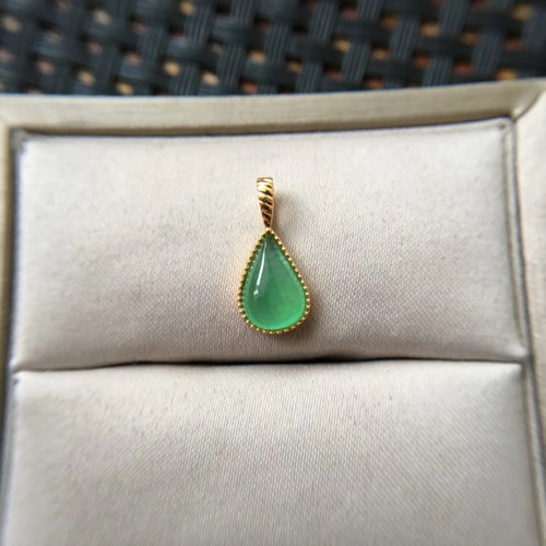 本翡翠　氷帝王緑　特選k18ラッキー四つ葉クローバー 本翡翠 氷帝王緑 特選k18ラッキー四つ葉クローバー