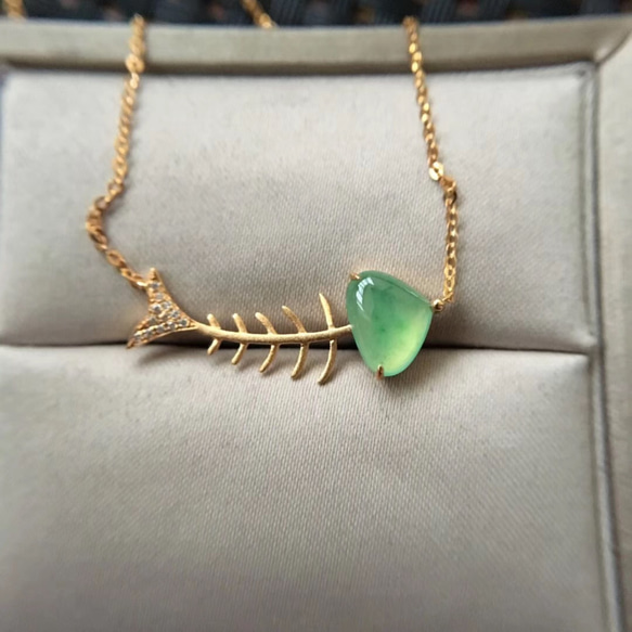 本翡翠 ペンダント ネックレス 魚 ミャンマー産 天然翡翠 氷ヒスイ