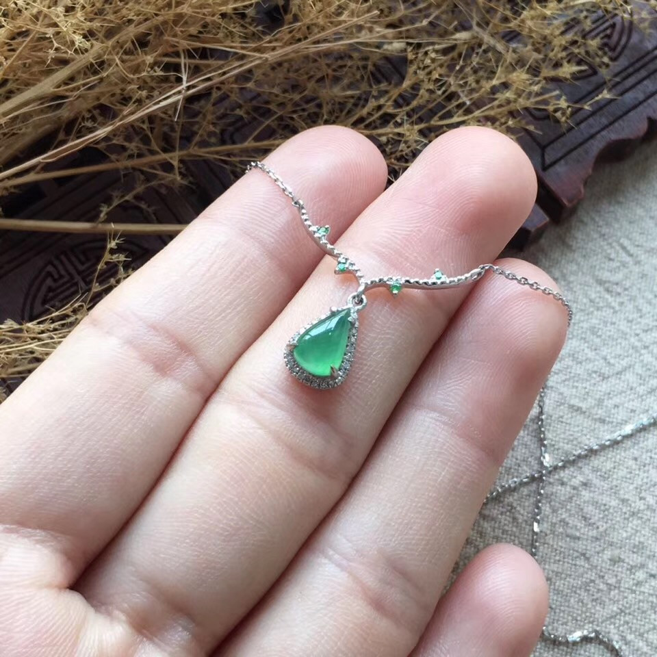 本翡翠 k18、天然ダイヤモンド出目金魚チャーム | www.sapi.org.sg