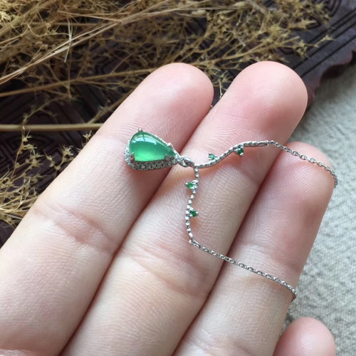 a14 k18金ゴールド ミャンマー産 天然本翡翠 如意 たおれ a14 k18金ゴールド ミャンマー産 天然本翡翠 如意 たおれ