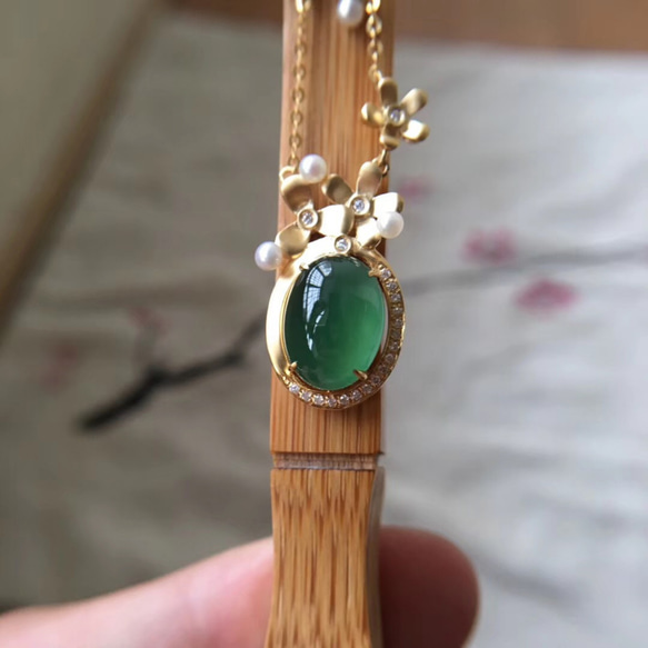 本翡翠 k18氷種花柄福葉ネックレストップ b0f6d4e653fd5058ed37e1f40c0bb4