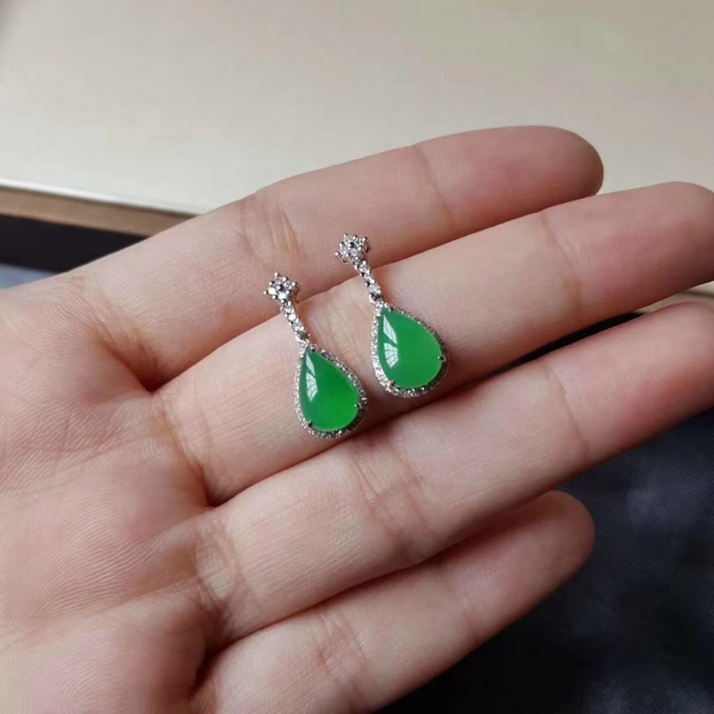 319 k18金ゴールドピアス 翡翠 雫翡翠ピアス ダイヤモンドピアス