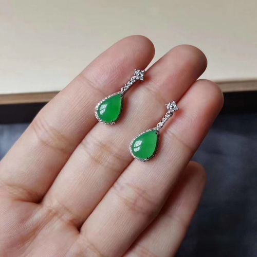 319 k18金ゴールドピアス 翡翠 雫翡翠ピアス ダイヤモンドピアス 指輪