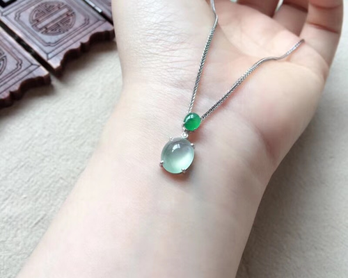 専用ページ❣️氷種小粒翡翠 ネックレス K10YG】天然小粒本翡翠シンプルのネックレス ネックレス