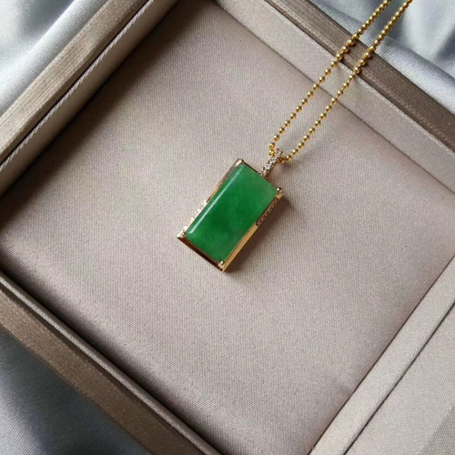 k18 翡翠ネックレス　希少　ラピスラズリ　ヒスイ　ゴールド k18 翡翠ネックレス 希少 ラピスラズリ ヒスイ ゴールド